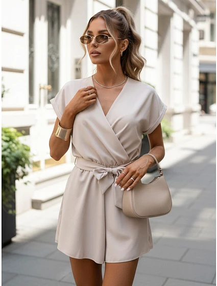 Kombinezon damski z dekoltem beżowy model 22198773 - FashionStreet Kombinezon damski z dekoltem beżowy model 22198773 - FashionStreet