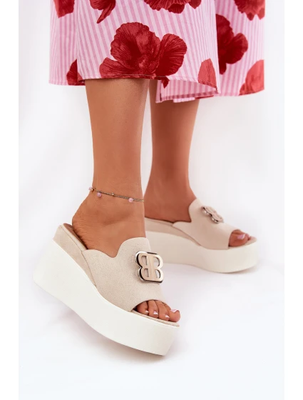 Sandal na platformě a klínu s ozdobou béžové model 21688179 - Boto Sandal na platformě a klínu s ozdobou béžové model 21688179 - Boto