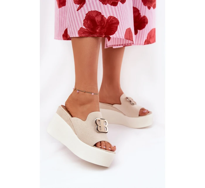 Sandal na platformě a klínu s ozdobou béžové model 21688179 - Boto Sandal na platformě a klínu s ozdobou béžové model 21688179 - Boto