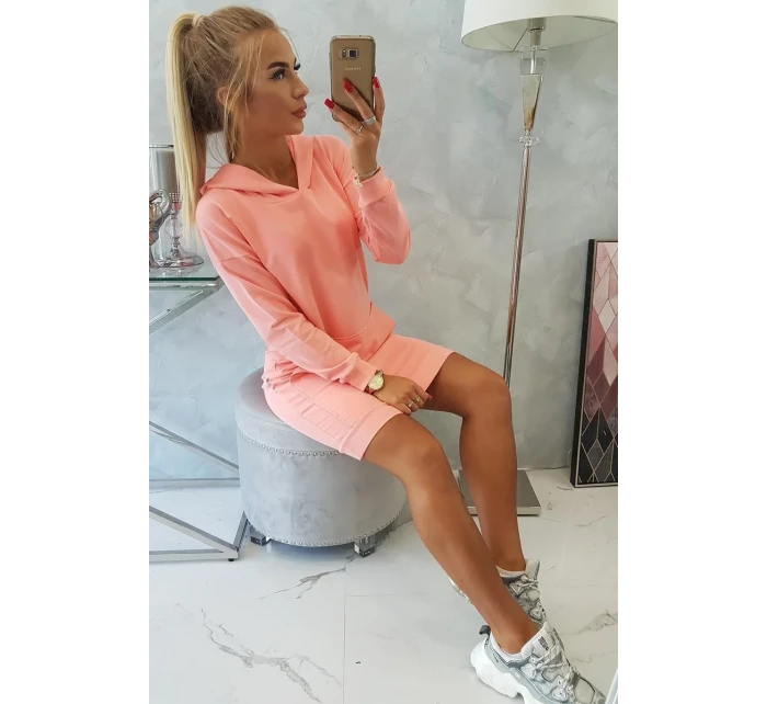 Meruňkové šaty s kapucí Meruňkové šaty s kapucí