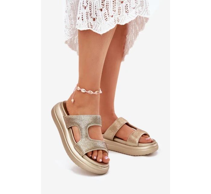 Zdobené Dámské Sandály Na Platformě Zlaté model 21699277 - Boto Zdobené Dámské Sandály Na Platformě Zlaté model 21699277 - Boto