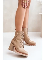 Zateplené botky na podpatku se zlatým detailem béžové model 21672439 - Boto Zateplené botky na podpatku se zlatým detailem béžové model 21672439 - Boto