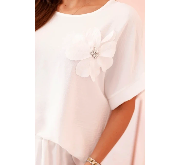 Dámský komplet z viskózy s ozdobným květem a širokými kalhotami - fuchsie bílý Dámský komplet z viskózy s ozdobným květem a širokými kalhotami - fuchsie bílý