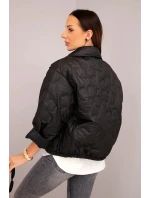 Dámská model 21890038 prošívaná bunda s květinovým vzorem černá - K-Fashion