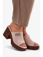 Dámské pantofle na masivním podpatku se zlatým detailem Vinceza – béžové