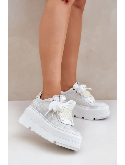 Kožené sneakersy na platformě model 21683567 stříbrné - CheBello