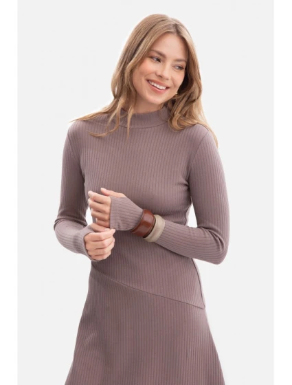 Žebrované midi šaty s asymetrickým pasem model 21379840 - BeWear Žebrované midi šaty s asymetrickým pasem model 21379840 - BeWear