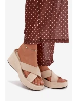 Dámské pantofle na platformě z eko semiše béžové model 21919335 - Boto Dámské pantofle na platformě z eko semiše béžové model 21919335 - Boto