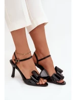 Lakované sandály na podpatku s mašlí černé Noliva Lakované sandály na podpatku s mašlí černé Noliva