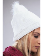 Bílá zimní čepice