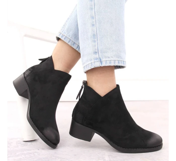 Dámské boty na bloku zateplené černé Potocki 12472 Dámské boty na bloku zateplené černé Potocki 12472