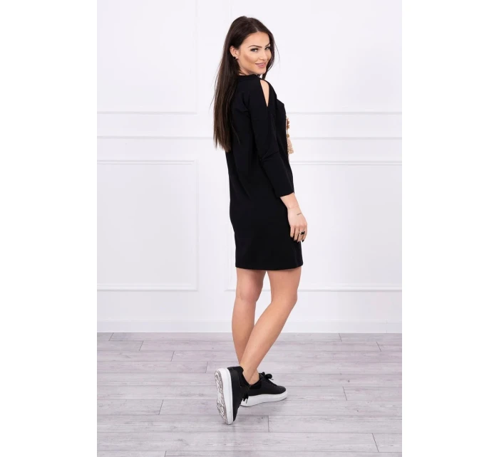 Šaty s 3D grafikou a ozdobnými volánky černé barvy Šaty s 3D grafikou a ozdobnými volánky černé barvy