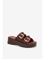 Dámské pantofle na platformě se zlatými sponami čokoládové model 21919104 - Boto