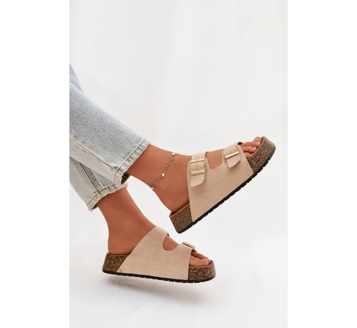 Dámské pantofle na korkové platformě se zlatými sponami světle béžové model 21919272 - EVENTO