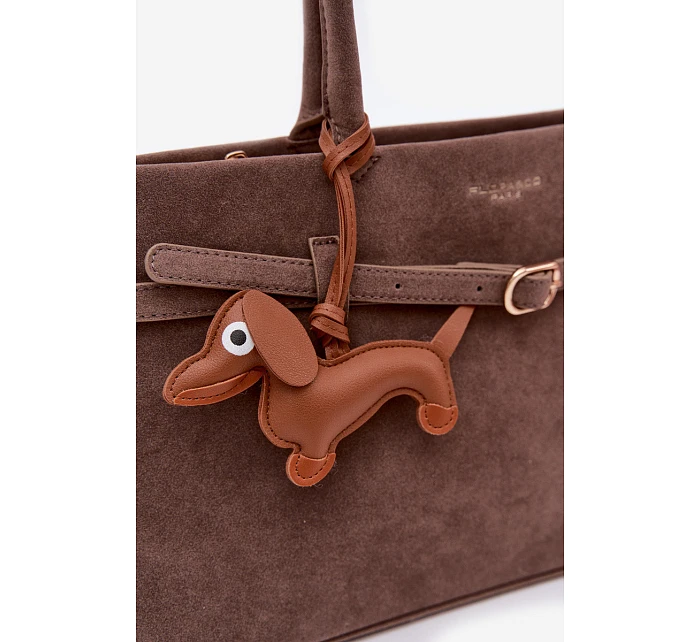 Kabelka z imitace semiše přívěsek jezevčík tmavě béžová Noellea