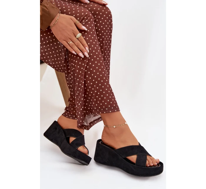 Dámské pantofle na platformě z eko semiše černé model 21919314 - Boto