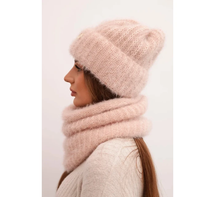 Dámská sada čepice a šály zimní huňaté s ozdobným model 21780839 světle pudrově růžová - K-Fashion Dámská sada čepice a šály zimní huňaté s ozdobným model 21780839 světle pudrově růžová - K-Fashion