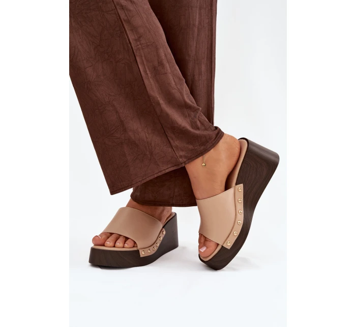 Dámské nazouváky na platformě se zlatými cvoky Béžové Arionne