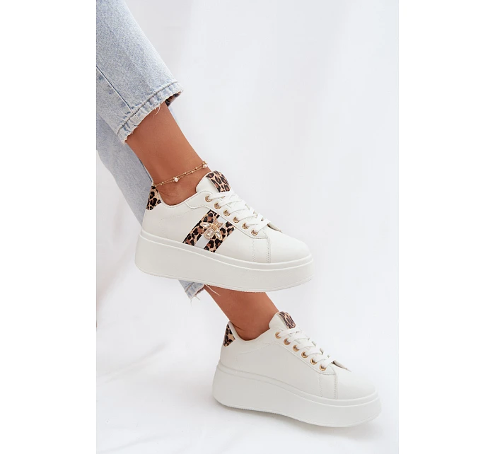 Dámské tenisky na platformě s přezkou Bílá leopardí vzor model 21918943 - Boto Dámské tenisky na platformě s přezkou Bílá leopardí vzor model 21918943 - Boto