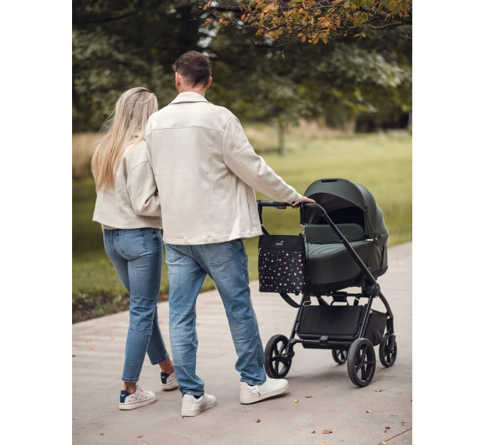 Dámská crossbody kabelka na kočárek Vuch Amma Flowers Black Dámská crossbody kabelka na kočárek Vuch Amma Flowers Black