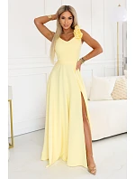Elegantní večerní maxi šaty s rozparkem a růžemi  žluté model 22141510 - numoco