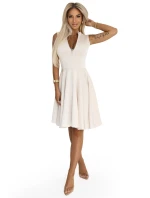 šaty s rozšířeným spodním dílem a zlatým zipem béžové model 21144795 - numoco šaty s rozšířeným spodním dílem a zlatým zipem béžové model 21144795 - numoco