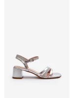 Dámské sandály na nízkém podpatku z ekokůže model 21656597 stříbrné - SERGIO LEONE