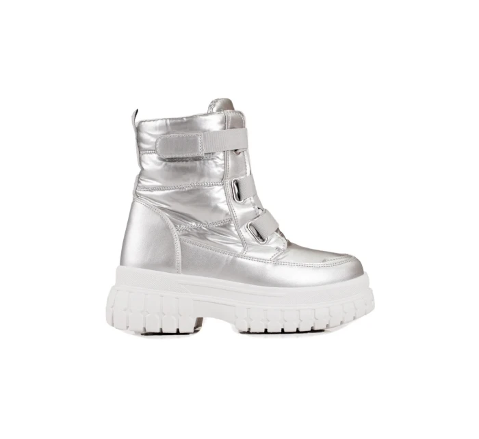 Krásné dámské šedo-stříbrné sněhule na plochém podpatku Krásné dámské šedo-stříbrné sněhule na plochém podpatku