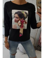 Halenka s grafickou a barevnou 3D mašlí černá