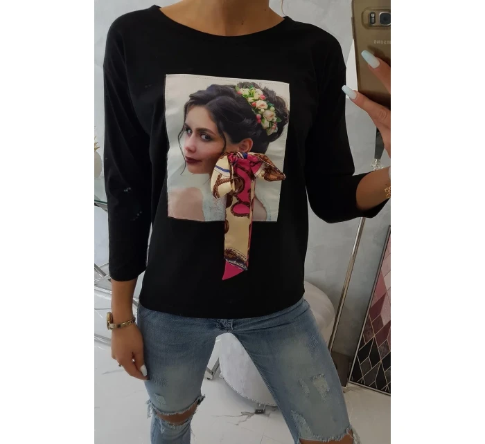 Halenka s grafickou a barevnou 3D mašlí černá