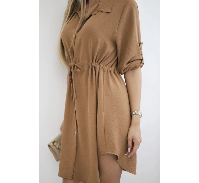 Šaty se zapínáním na knoflíky a zavazováním v pase tmavý velbloud