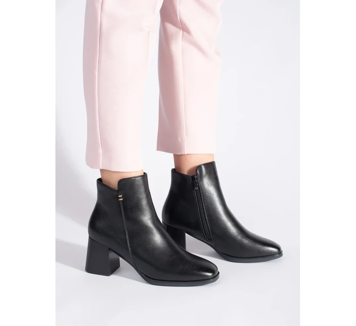 Exkluzívní dámské černé kotníčkové boty na širokém podpatku Exkluzívní dámské černé kotníčkové boty na širokém podpatku