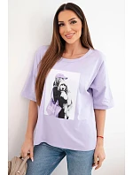 Dámská bavlněná oversize halenka s krátkým rukávem a módním potiskem světle fialová