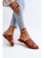 Dámské sandály z eko kůže na ploché podrážce hnědé model 21657846 - EVENTO Dámské sandály z eko kůže na ploché podrážce hnědé model 21657846 - EVENTO