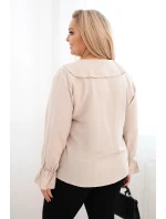 Dámská viskózová blůza Plus Size s volánem a ozdobnou broží béžová Dámská viskózová blůza Plus Size s volánem a ozdobnou broží béžová