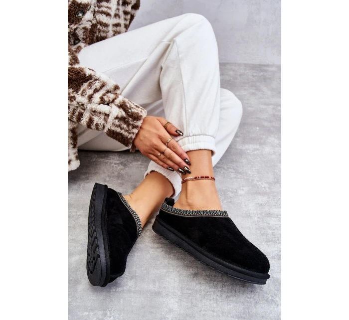 Dámské semišové pantofle s kožíškem černá model 21607416 - Boto