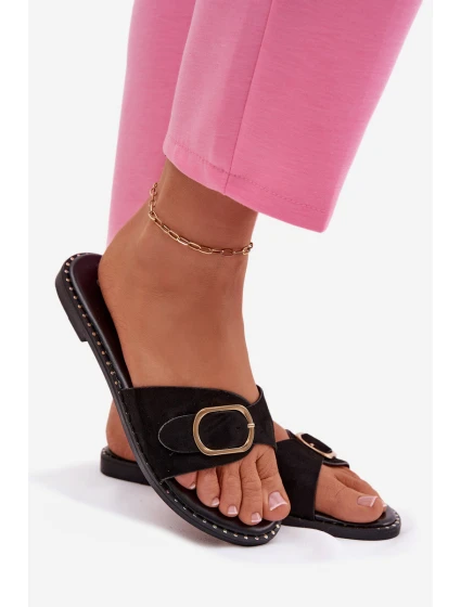 Dámské pantofle na ploché se zlatým sponou Czarne model 21943465 - Boto Dámské pantofle na ploché se zlatým sponou Czarne model 21943465 - Boto