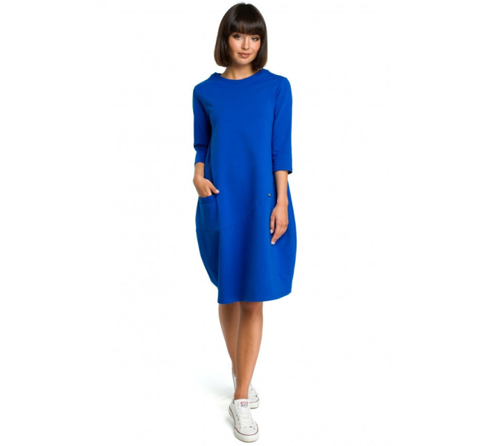 model 15098327 Oversized šaty s přední kapsou královská modř - BeWear