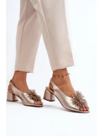 Kožené sandály s ozdobou model 21647411 Zlaté - Laura Messi