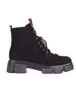 Praktické kotníčkové boty dámské černé na plochém podpatku Praktické kotníčkové boty dámské černé na plochém podpatku