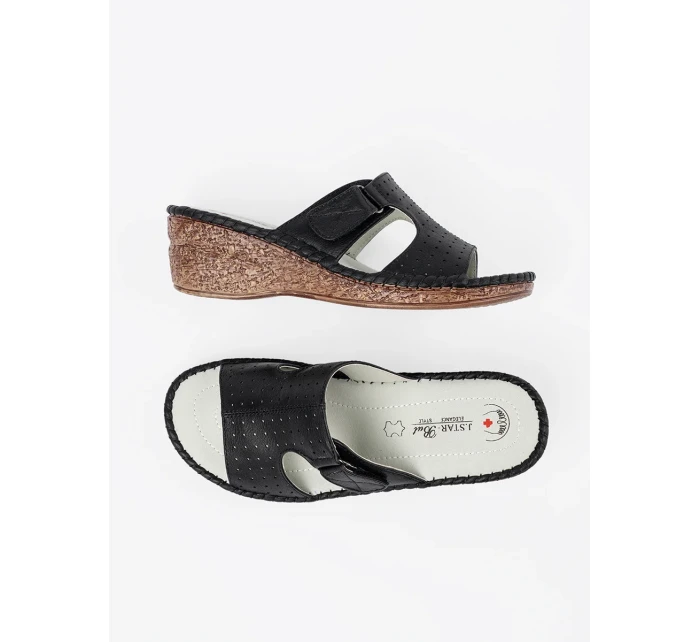 Pěkné nazouváky dámské černé na klínku Pěkné nazouváky dámské černé na klínku