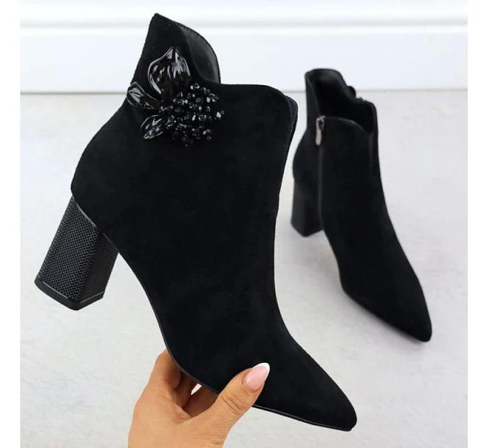 Dámské kožené kozačky s ozdobným podpatkem S.Barski 52-686