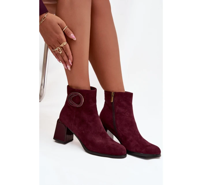Semišové kotníčkové boty na podpatku s vyztuženým detailem Artiker 57C0016 bordó