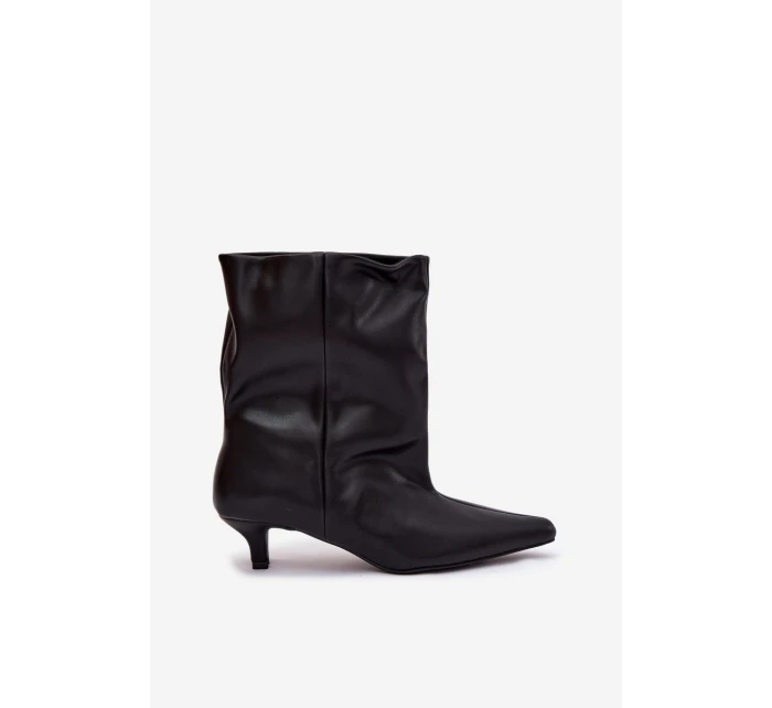 Dámské boty na nízkém podpatku s volnou cholewką – černé Jessalia Dámské boty na nízkém podpatku s volnou cholewką – černé Jessalia