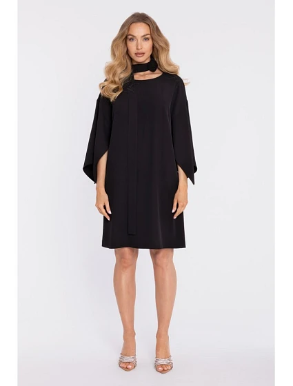 model 22040591 Šaty s ozdobnými širokými rukávy černé - Moe