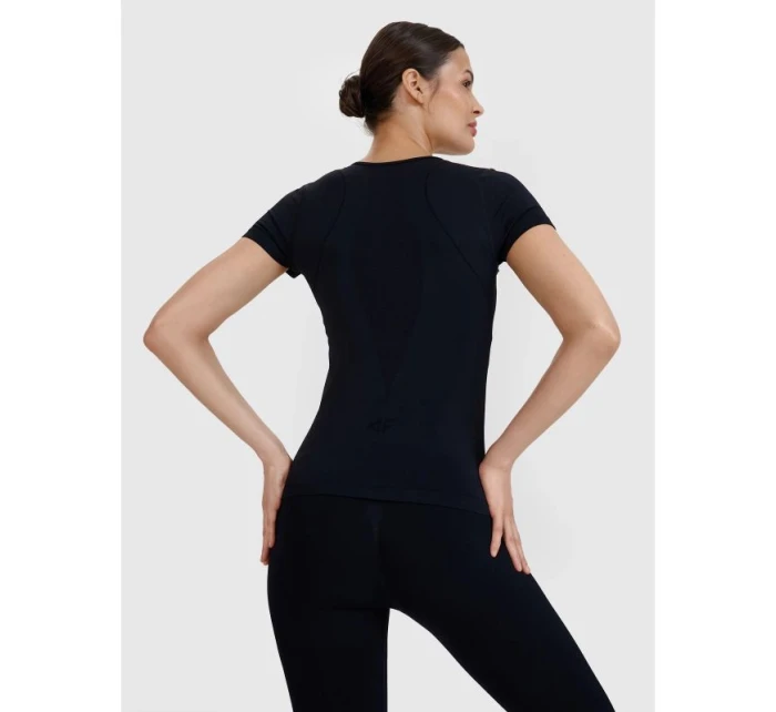 Dámské rychleschnoucí tričko na jógu a model 21815470 - 4F Dámské rychleschnoucí tričko na jógu a model 21815470 - 4F