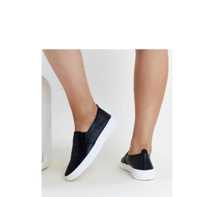 Dámská sportovní obuv TQ2401 / 207317 Černá s bílou - Gemre