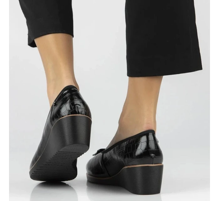 Černé kožené lodičky Filippo DP7661/26 BK na podpatku