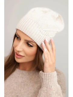Dámská zimní čepice s vlnou a žebrovaným vzorem K471 béžová