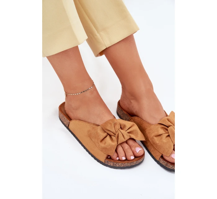 Dámské Pantofle Na Korkové Podešvi S Mašlí Camel model 21701469 - Boto Dámské Pantofle Na Korkové Podešvi S Mašlí Camel model 21701469 - Boto